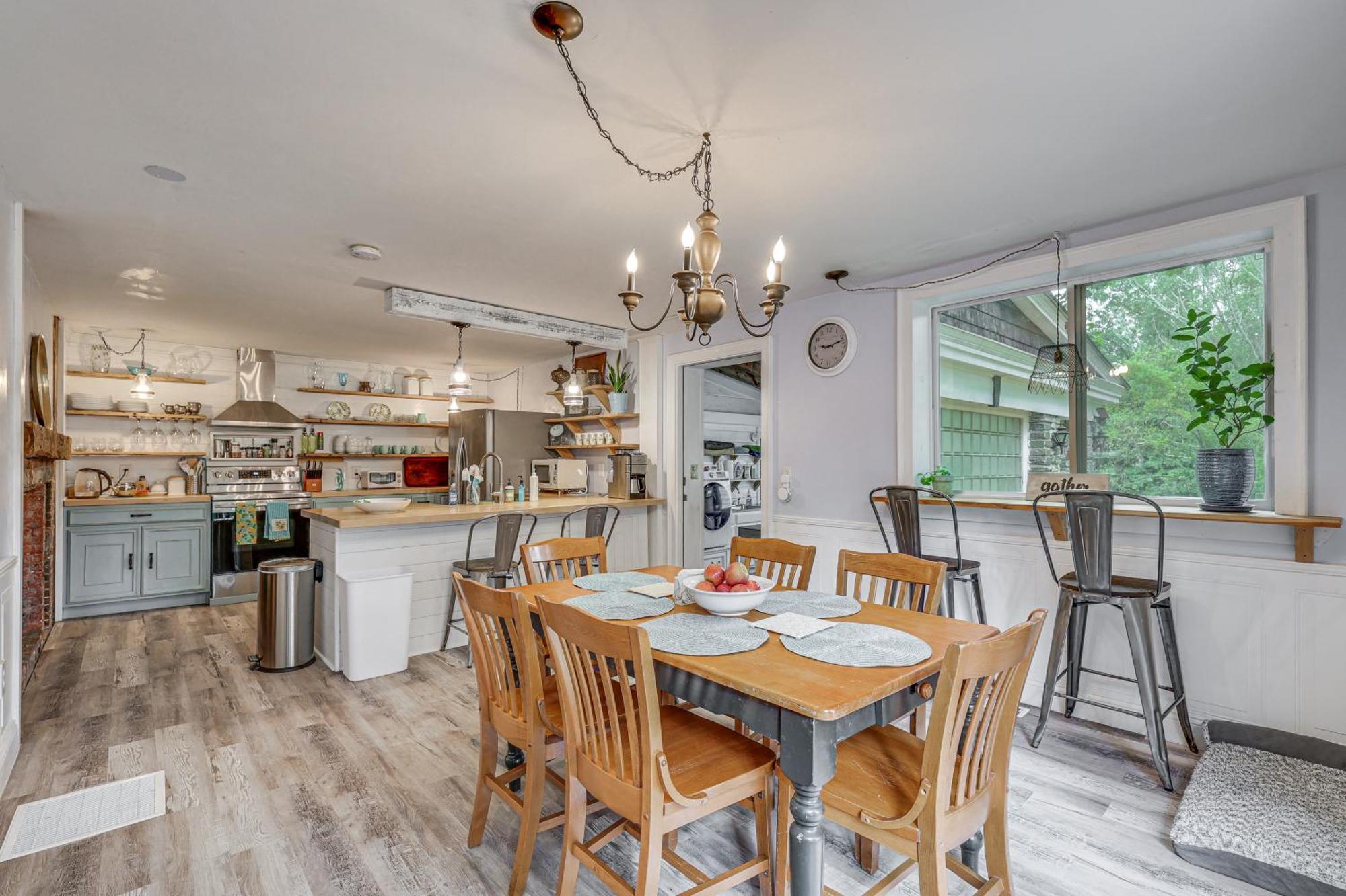 Quintessential New England Home With Patio And Grill! Putnam Kültér fotó