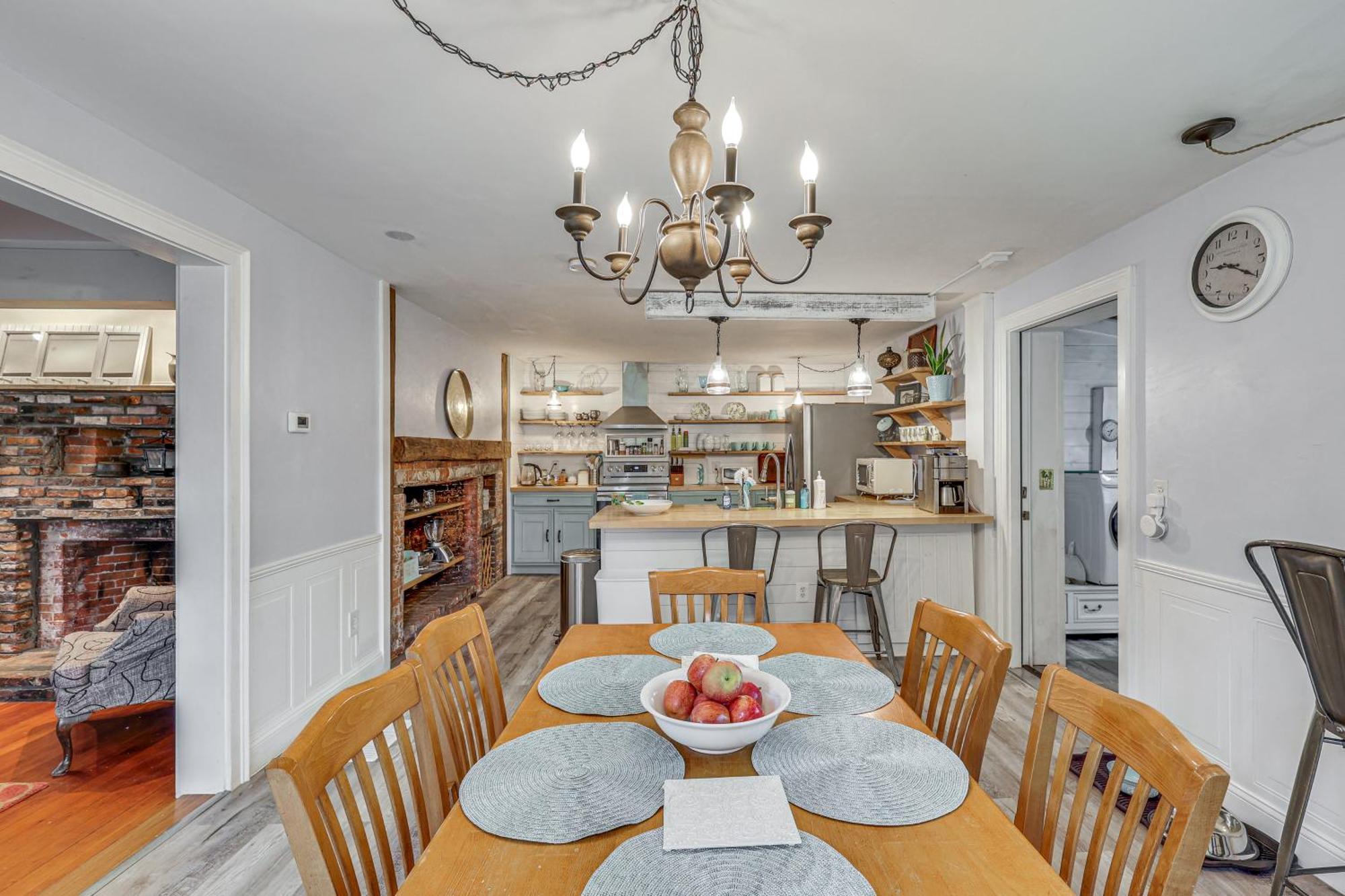 Quintessential New England Home With Patio And Grill! Putnam Kültér fotó