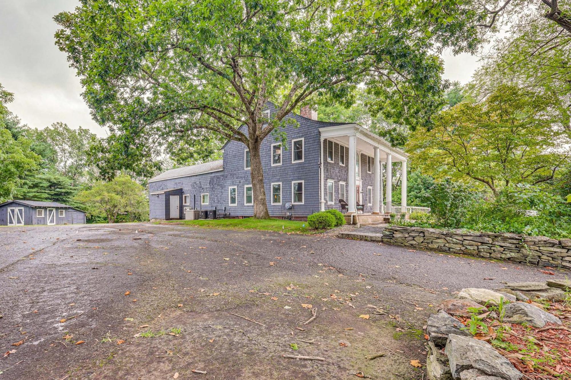 Quintessential New England Home With Patio And Grill! Putnam Kültér fotó